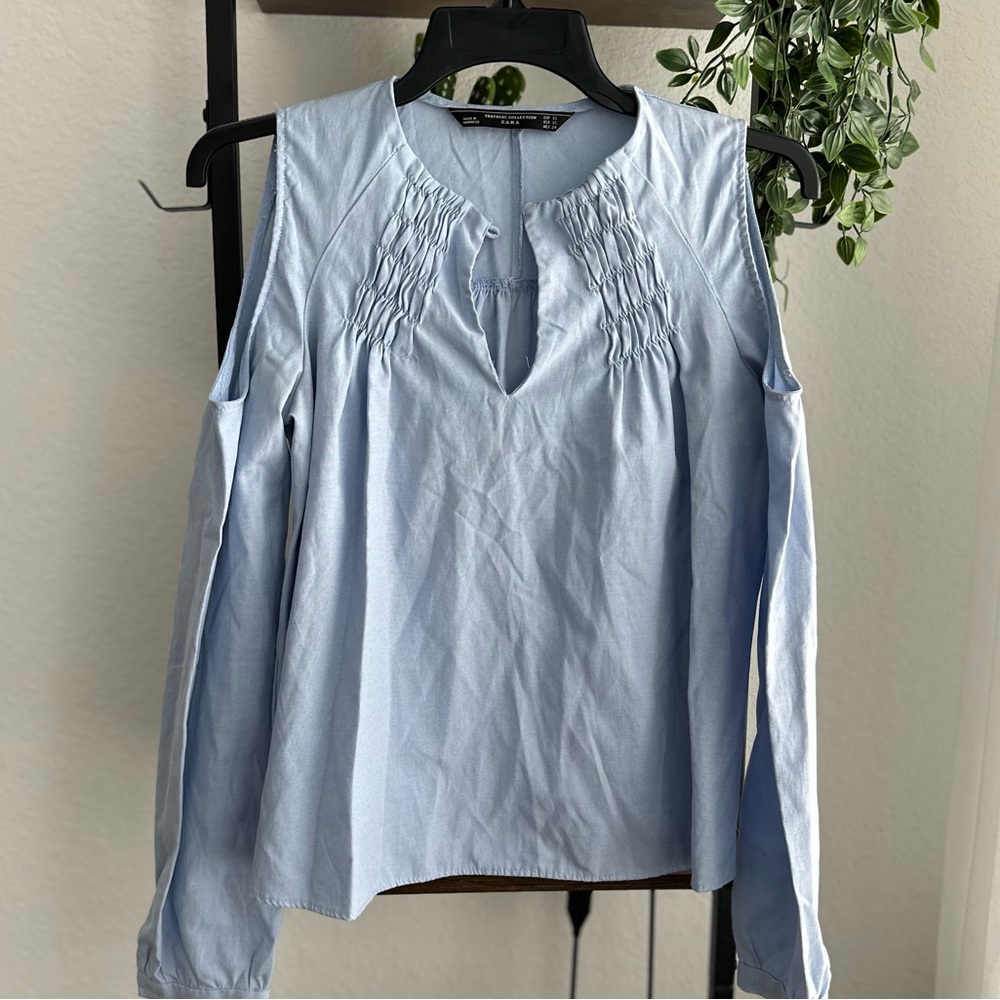 Women’s Zara cold shoulder tunic size XS. Baby blue—new without‎ tags